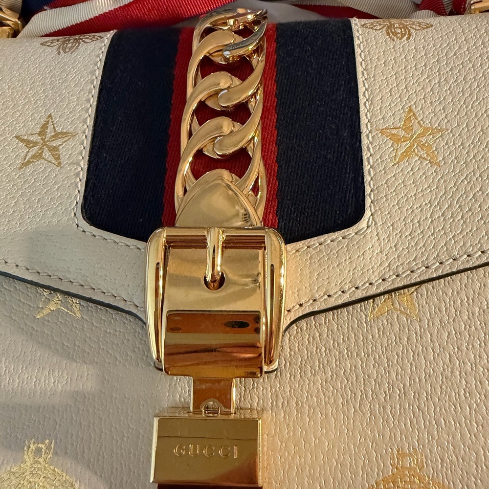 Vintage Gucci Stevie bee bag Crossbody Bag this bag is authentic with COA - Picture 2 of 8